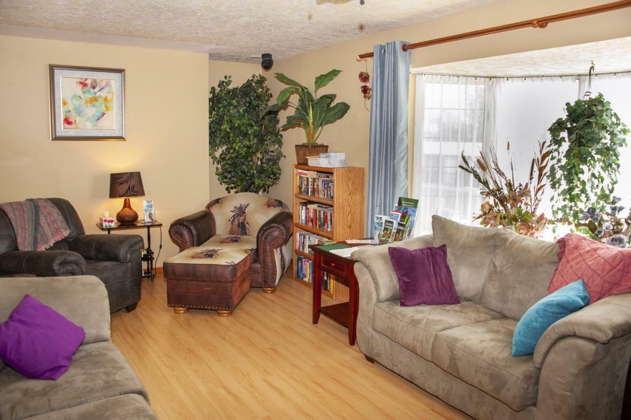 Tiga Bed And Breakfast イエローナイフ エクステリア 写真