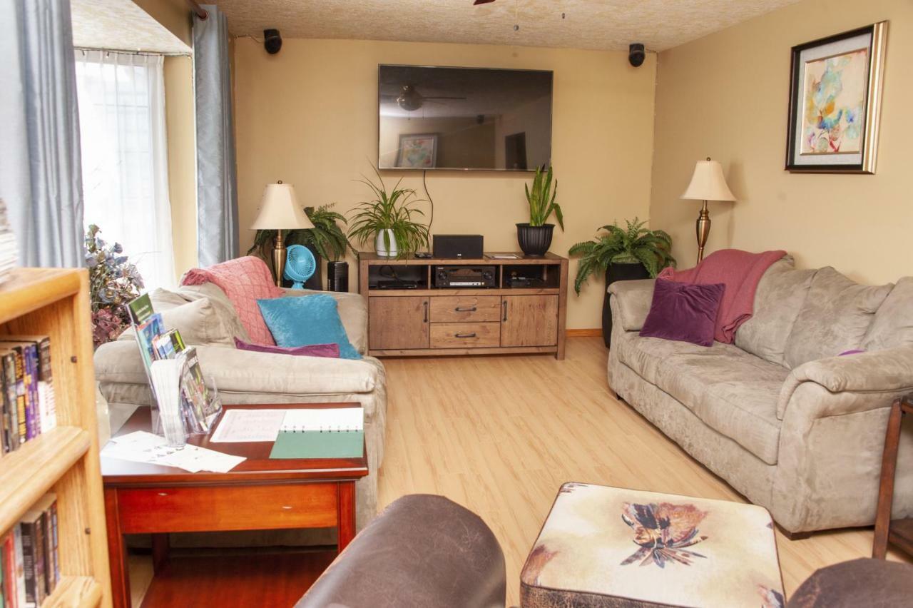 Tiga Bed And Breakfast イエローナイフ エクステリア 写真